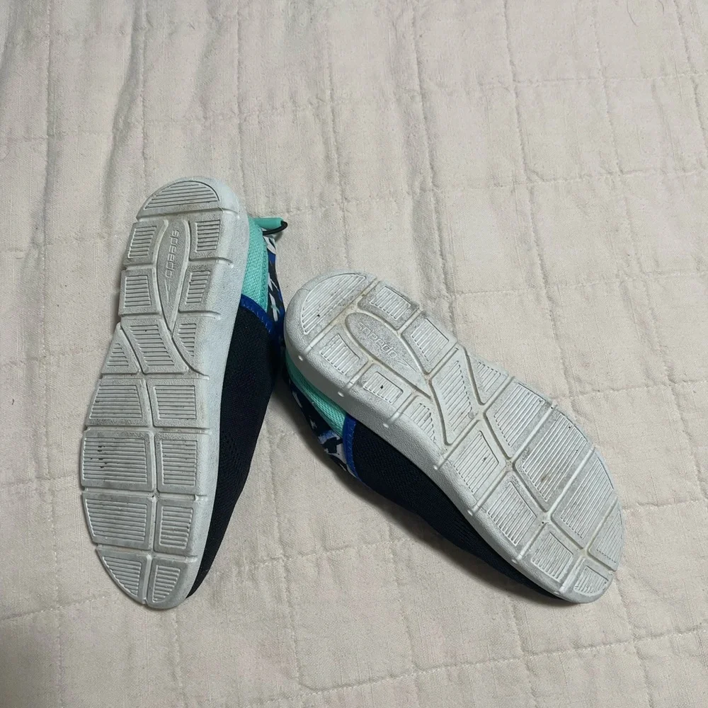 Speedo kid’s water shoes junior size L (4-5)